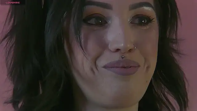 EnyaHazell online show from November 26, 2025, 7:25 pm