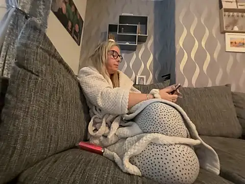 Anastasia-BlondeXX online show from February 13, 2026, 9:31 am