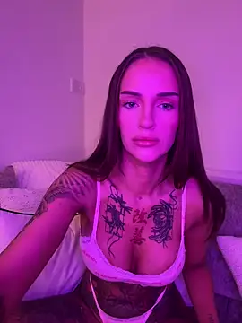 Nikki  Foxx online show from October 25, 2025, 7:07 am