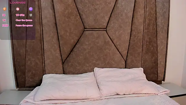 Isabela Colins online show from September 26, 2025, 12:12 pm