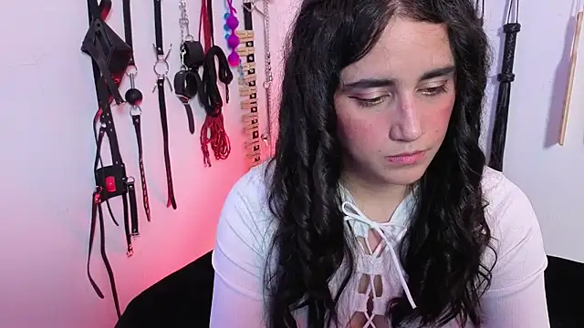 Snapshot of elowen_halley1 chatting on April 25, 2026, 7:33 pm elowen halley1 online show from April 25, 2026, 7:33 pm