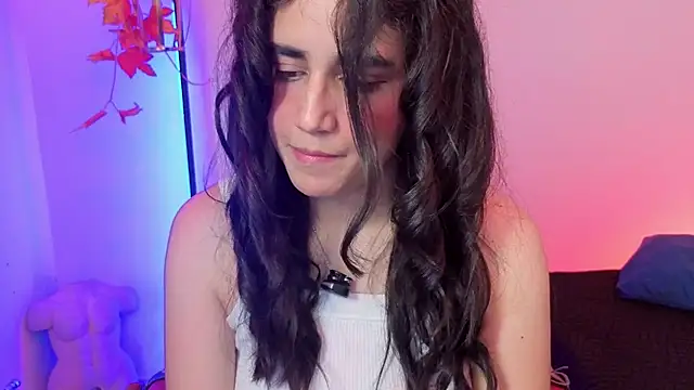 Snapshot of elowen_halley1 chatting on April 3, 2026, 8:48 pm elowen halley1 online show from April 3, 2026, 8:48 pm