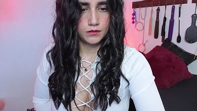 Snapshot of elowen_halley1 chatting on May 18, 2026, 6:45 pm elowen halley1 online show from May 18, 2026, 6:45 pm