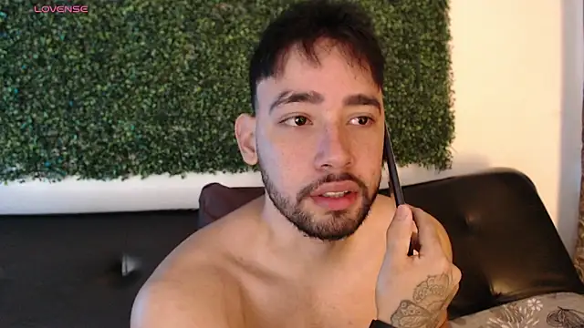 Snapshot of sam_ford_2 chatting on December 16, 2025, 12:26 am sam ford 2 online show from December 16, 2025, 12:26 am