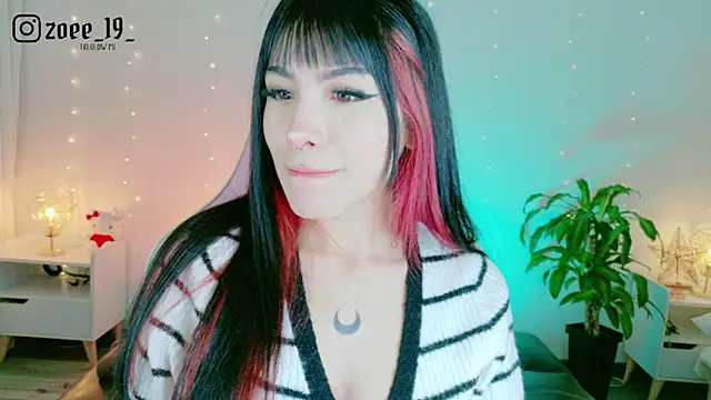 cuteezoe online show from April 10, 2026, 4:41 am