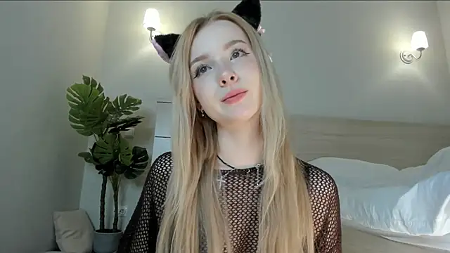 Nana Wilson online show from October 6, 2025, 4:13 am