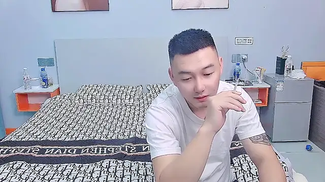 xiaoyue zhibo online show from November 12, 2025, 4:22 pm