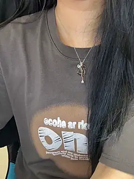 Snapshot of Dolly282 chatting on April 5, 2026, 6:03 pm Dolly282 online show from April 5, 2026, 6:03 pm