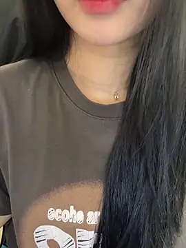 Snapshot of Dolly282 chatting on April 4, 2026, 11:39 am Dolly282 online show from April 4, 2026, 11:39 am