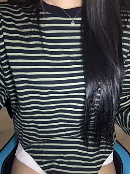 Snapshot of Dolly282 chatting on April 15, 2026, 1:00 am Dolly282 online show from April 15, 2026, 1:00 am