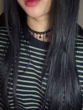 Snapshot of Dolly282 chatting on April 7, 2026, 6:43 pm Dolly282 online show from April 7, 2026, 6:43 pm