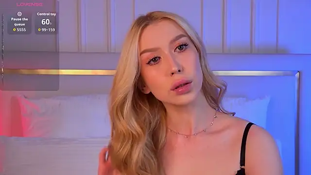 Snapshot of VelvetHell chatting on October 3, 2025, 3:41 am VelvetHell online show from October 3, 2025, 3:41 am