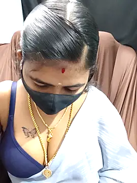 Snapshot of Tamil_Lotus chatting on October 17, 2025, 5:15 pm Tamil Lotus online show from October 17, 2025, 5:15 pm