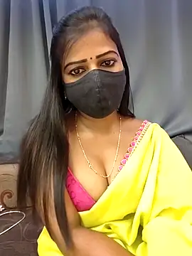 Snapshot of Misss-julli chatting on November 8, 2025, 5:44 am Misss-julli online show from November 8, 2025, 5:44 am