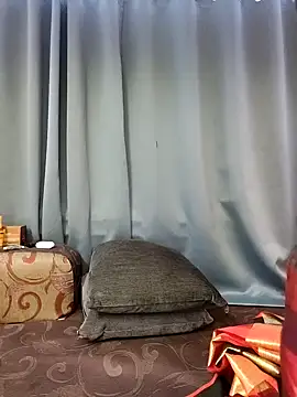 Snapshot of Misss-julli chatting on November 27, 2025, 5:41 am Misss-julli online show from November 27, 2025, 5:41 am