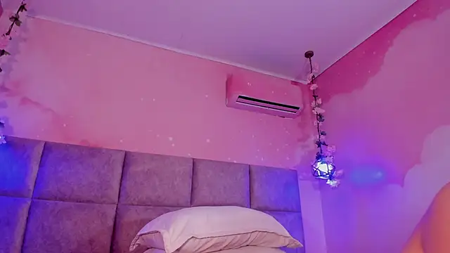 EllyMiller online show from February 4, 2026, 3:23 am