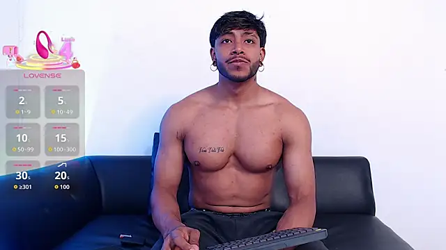 Troyy lee1 online show from November 10, 2025, 3:44 am