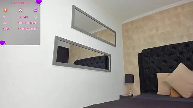 Layla Mackenzie online show from March 13, 2026, 5:23 am