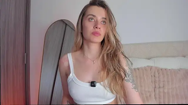 Snapshot of MissLana77 chatting on July 25, 2026, 1:13 am MissLana77 online show from July 25, 2026, 1:13 am