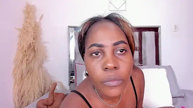 Snapshot of Emilly_roaa chatting on November 21, 2025, 8:41 pm Emilly roaa online show from November 21, 2025, 8:41 pm