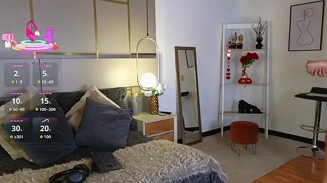 Lina Montclair online show from March 26, 2026, 7:34 pm