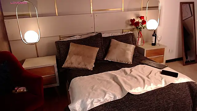 Lina Montclair online show from September 10, 2025, 8:52 pm