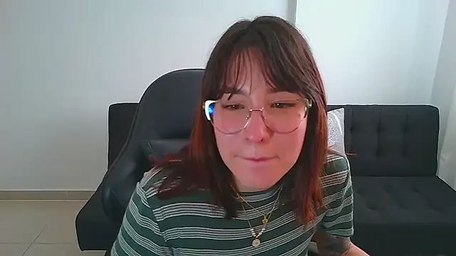 Yulienneg online show from March 9, 2026, 8:23 pm