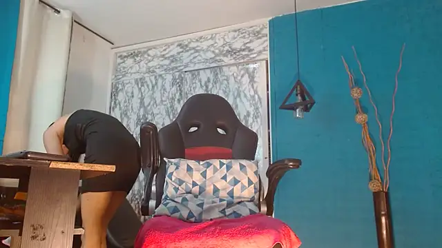 hanna mooreee online show from April 6, 2026, 7:04 pm