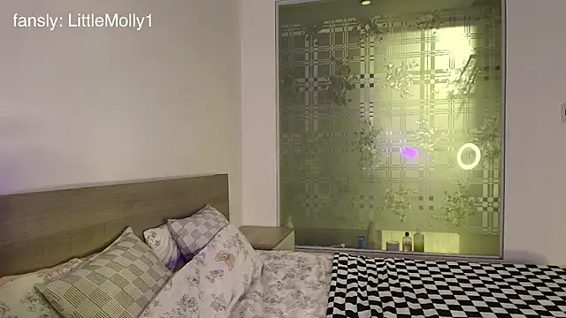 littlemolly11 online show from October 2, 2025, 1:03 pm