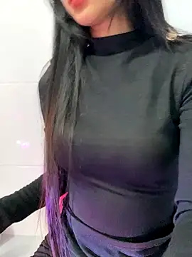 Snapshot of Sexlove_bb chatting on December 5, 2025, 5:06 am Sexlove bb online show from December 5, 2025, 5:06 am