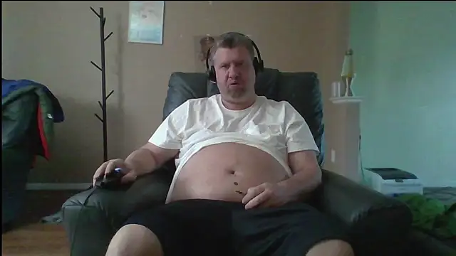 Single White Male online show from May 4, 2026, 11:46 am
