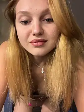 Snapshot of Emaline_Fane chatting on November 2, 2025, 6:13 pm Emaline Fane online show from November 2, 2025, 6:13 pm