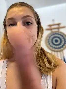 Snapshot of Emaline_Fane chatting on October 8, 2025, 6:48 am Emaline Fane online show from October 8, 2025, 6:48 am