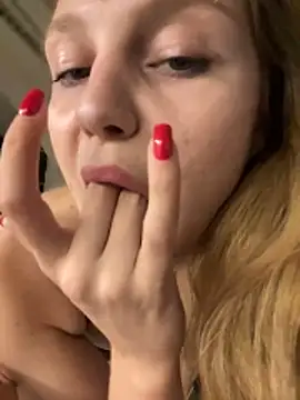 Snapshot of Emaline_Fane chatting on October 29, 2025, 7:35 pm Emaline Fane online show from October 29, 2025, 7:35 pm