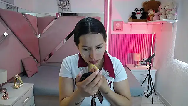 Snapshot of Mia_garcia28 chatting on June 4, 2026, 1:38 pm Mia garcia28 online show from June 4, 2026, 1:38 pm