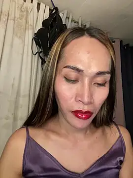 Snapshot of RomanticPearlTS chatting on February 10, 2026, 1:10 pm RomanticPearlTS online show from February 10, 2026, 1:10 pm