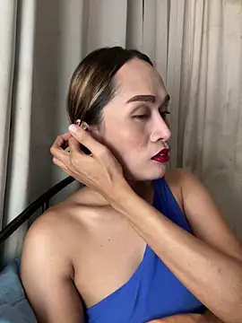 RomanticPearlTS online show from April 7, 2026, 1:13 pm