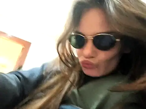 Snapshot of Junani2231 chatting on December 20, 2025, 3:37 pm Junani2231 online show from December 20, 2025, 3:37 pm