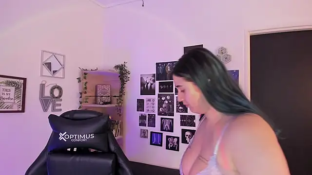 Snapshot of Lana_Herondale chatting on November 6, 2025, 11:31 pm Lana Herondale online show from November 6, 2025, 11:31 pm