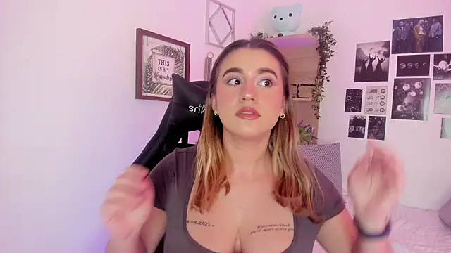 Snapshot of Lana_Herondale chatting on September 17, 2025, 1:35 pm Lana Herondale online show from September 17, 2025, 1:35 pm