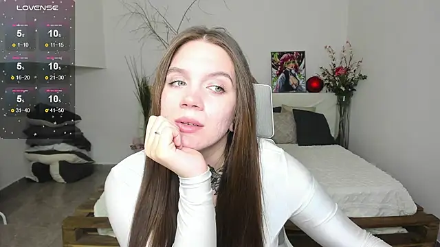 Luna Ver online show from October 13, 2025, 10:06 am