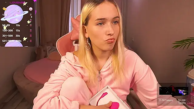 LilElfie online show from September 22, 2025, 11:27 am