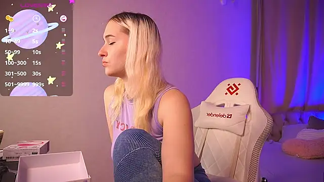 LilElfie online show from November 6, 2025, 7:01 am