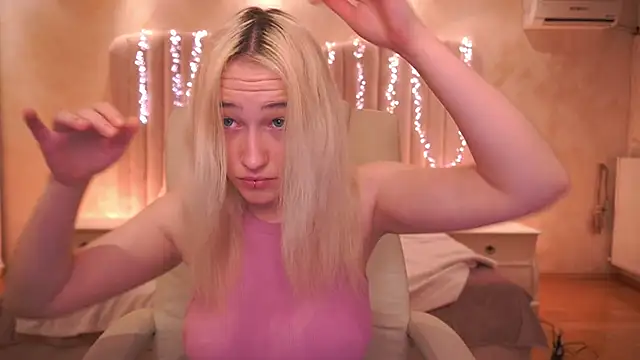 LilElfie online show from March 24, 2026, 3:17 am