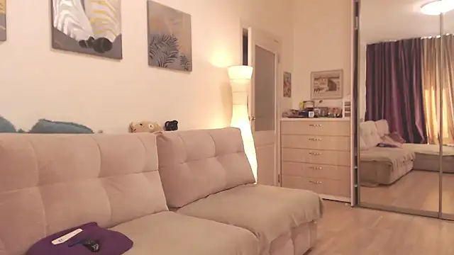 AlisaDeluxe online show from June 18, 2026, 3:27 am