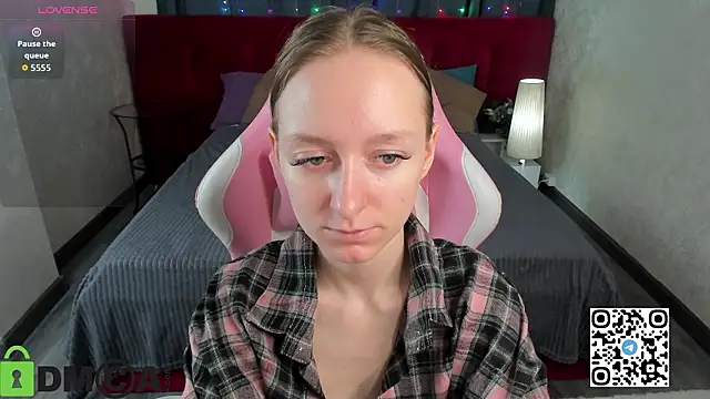 Snapshot of Mia_E1fie chatting on February 3, 2026, 11:32 pm Mia E1fie online show from February 3, 2026, 11:32 pm