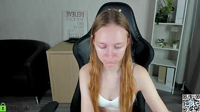 Snapshot of Mia_E1fie chatting on December 3, 2025, 9:20 am Mia E1fie online show from December 3, 2025, 9:20 am