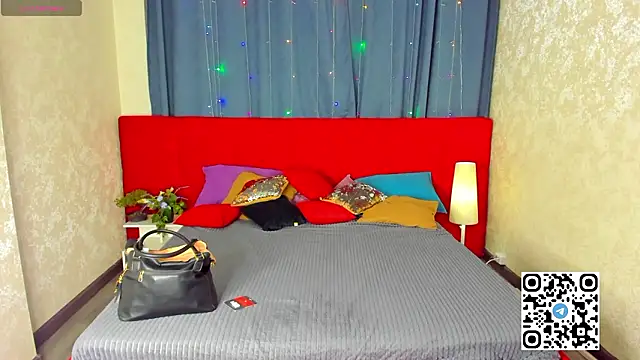 Snapshot of Mia_E1fie chatting on February 8, 2026, 1:03 am Mia E1fie online show from February 8, 2026, 1:03 am