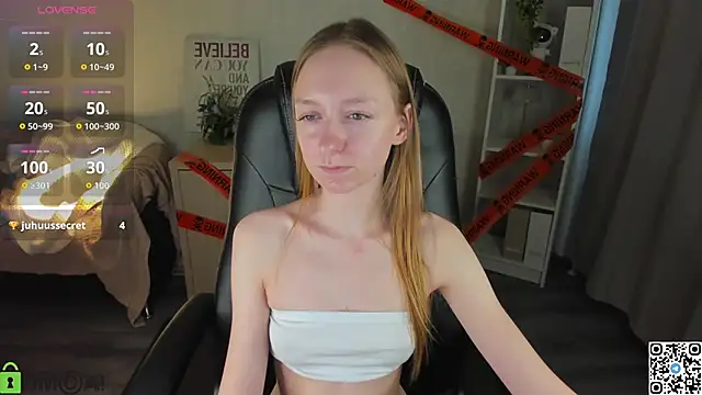 Snapshot of Mia_E1fie chatting on October 25, 2025, 9:30 am Mia E1fie online show from October 25, 2025, 9:30 am