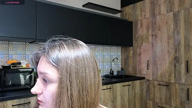 Snapshot of DebiHenks chatting on March 2, 2026, 5:53 pm DebiHenks online show from March 2, 2026, 5:53 pm